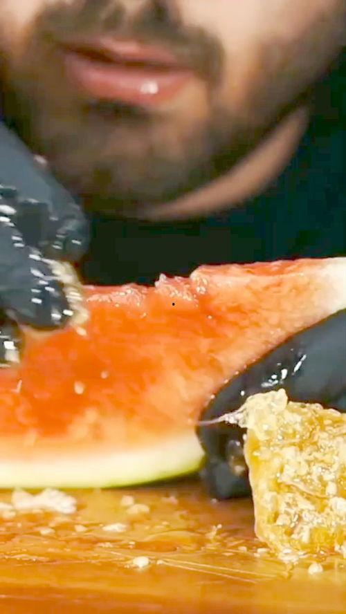 各大国网红吃瓜,揭秘各国热门事件背后的网络狂欢