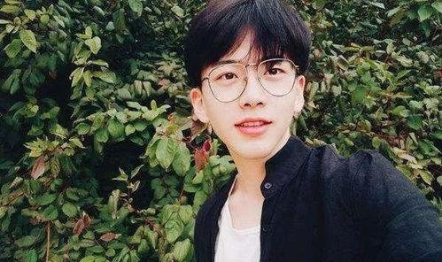 网红朱太白李泓毅吃瓜,网红吃瓜大揭秘，幕后故事引热议