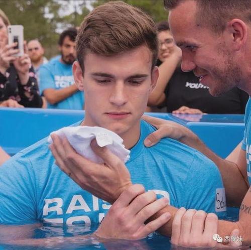 吃瓜网红头像男的,揭秘吃瓜网红男头像背后的魅力