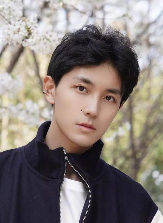 吃瓜男网红温柔,揭秘网红男星的瓜田生活