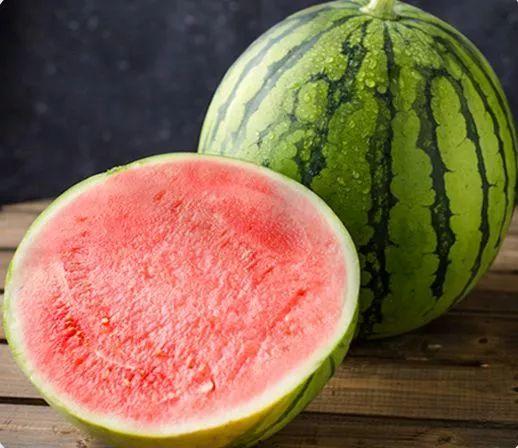 网红丽丽和小伟吃瓜,揭秘娱乐圈幕后故事