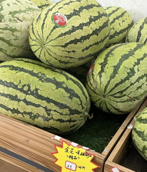 莒南网红红衣哥吃瓜,一场网络狂欢背后的真相